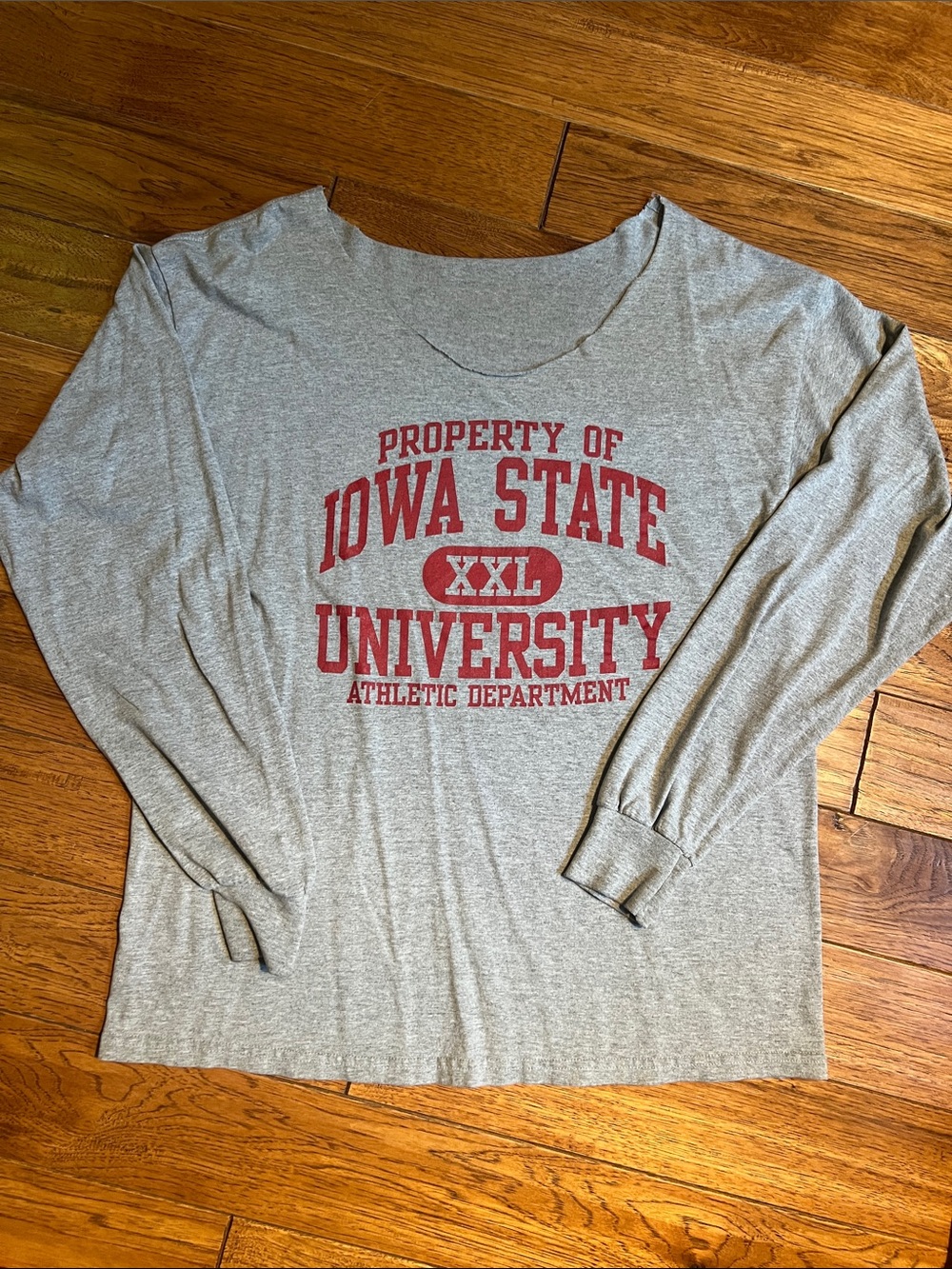 Iowa State University Gray Long-Sleeve Graphic Top